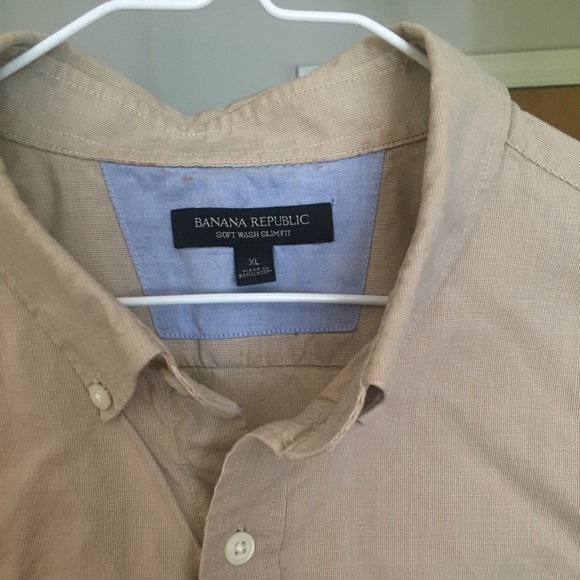 ❗️Tan Banana Republic Button Down - Picture 2 of 3